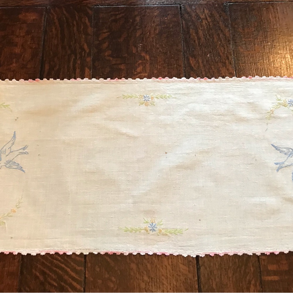 Vintage dresser scarf